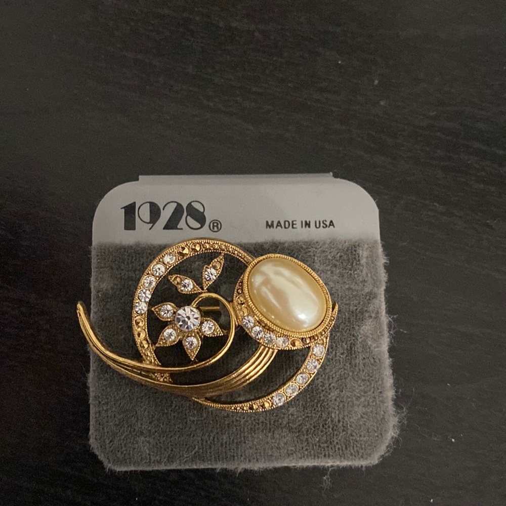 1928 Brooch
